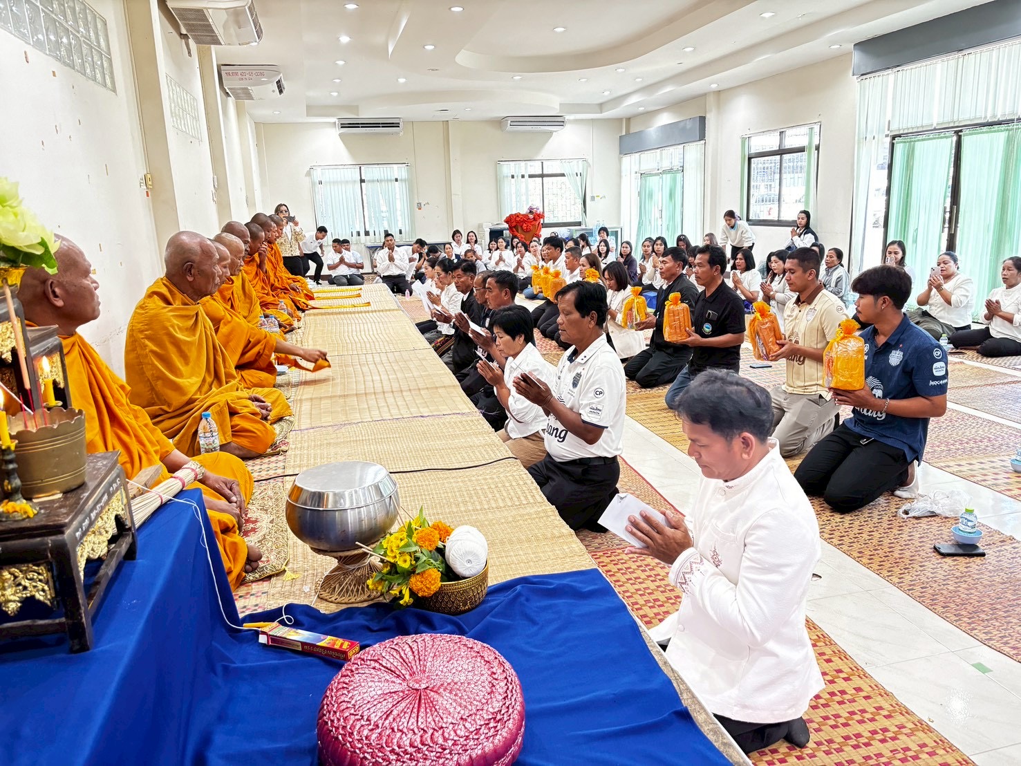 พิธีทำบุญตักบาตรเนื่องในวันขึ้นปีใหม่ ประจำปี พ.ศ. 2569